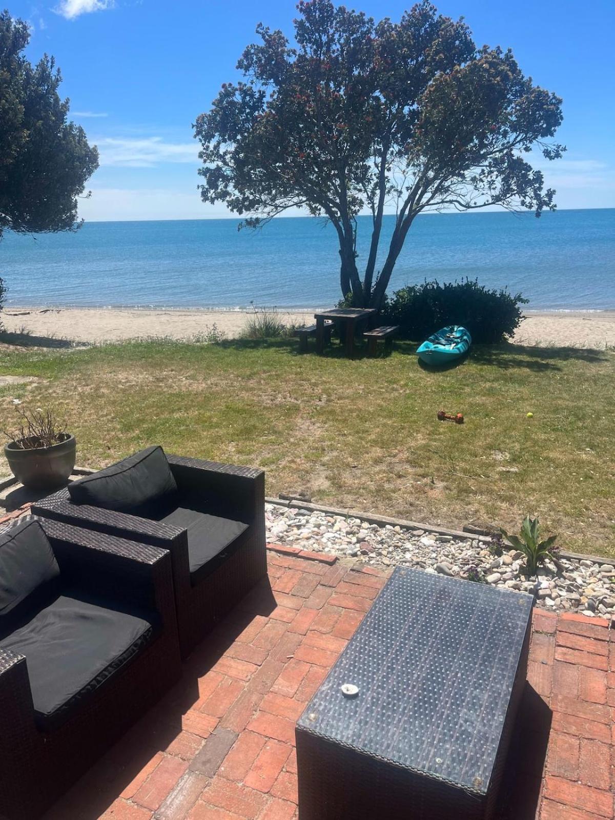 Beachfront Bliss - Your Parapara Seaside Retreat Buitenkant foto