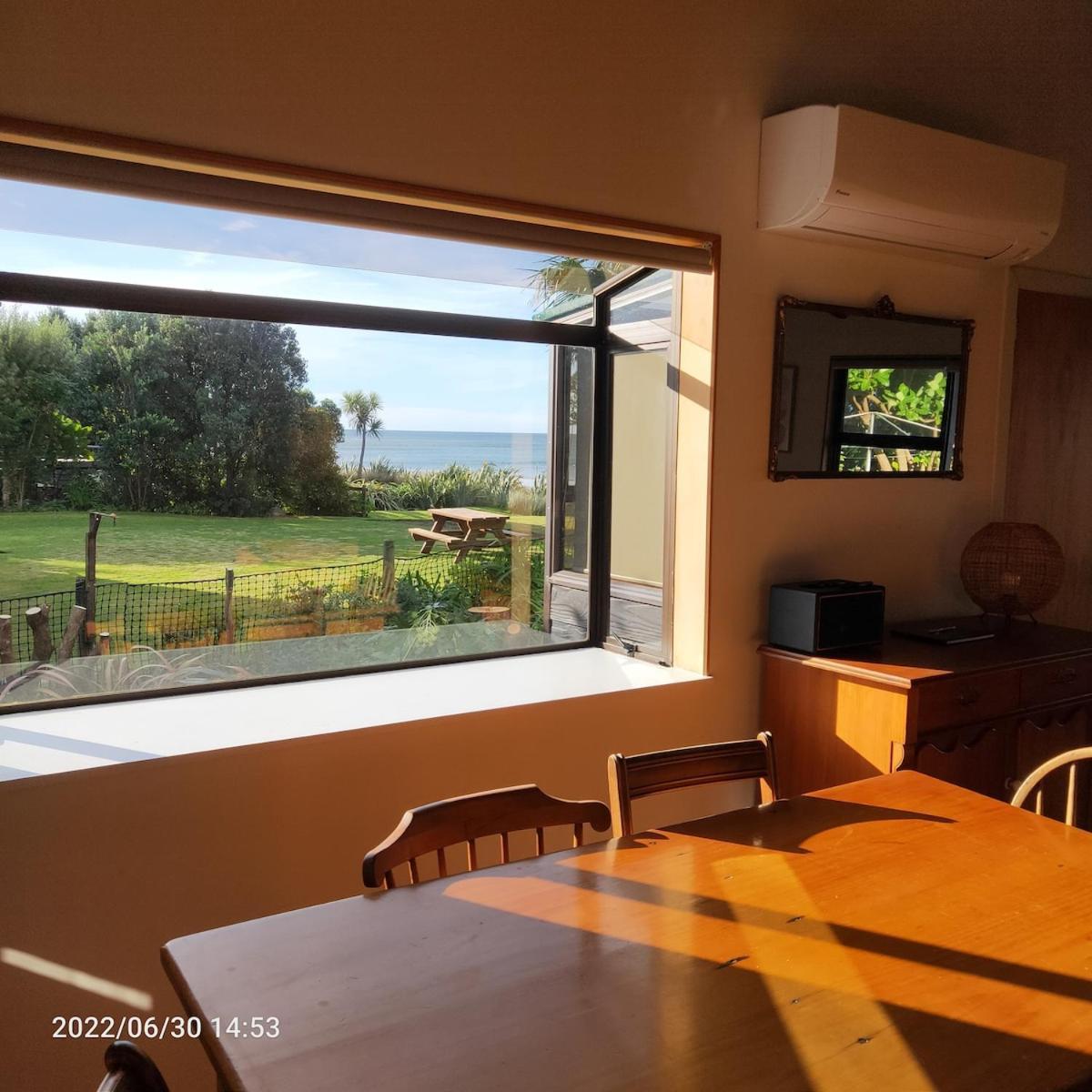 Beachfront Bliss - Your Parapara Seaside Retreat Buitenkant foto